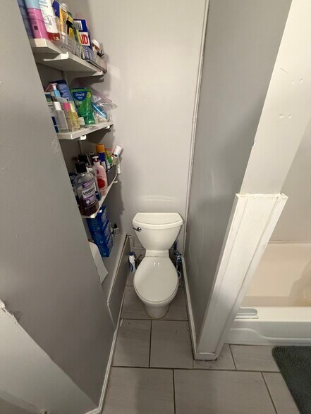 Building Photo - 123 Hillside St