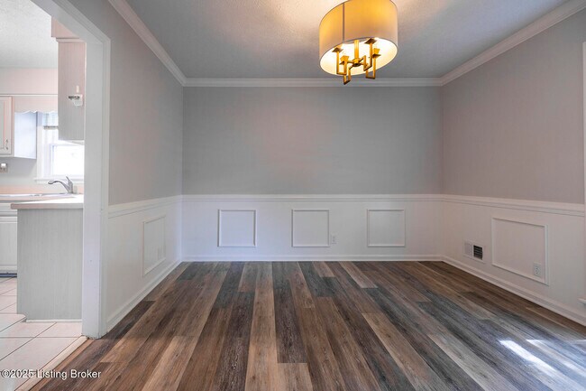 Building Photo - 2901 Creekside Dr
