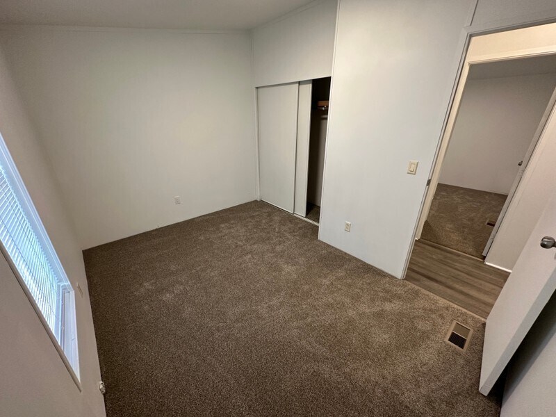Building Photo - 845 W 8700 S