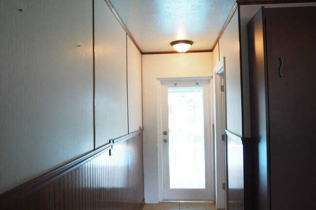 Building Photo - 10154 118th Ave