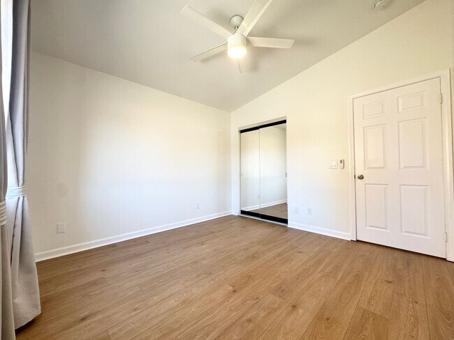 Building Photo - COMING SOON!!! Lovely 3 Bedroom / 2 Bath Apartment in Cathedral City!