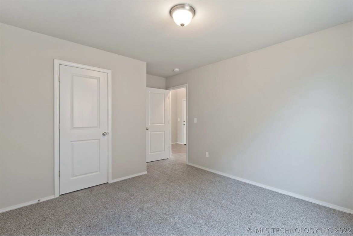 Building Photo - 3809 S 12th Pl