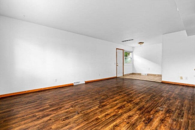 Building Photo - 4321 Britta Dr, Unit 1