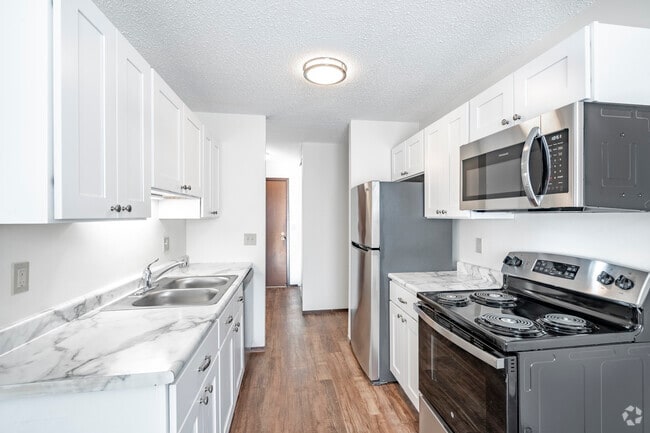 Interior Photo - White Bear Royal