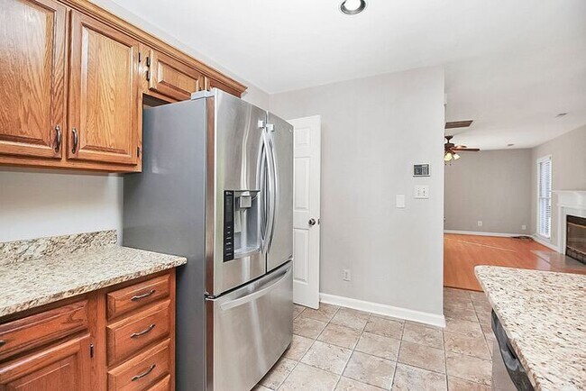 Building Photo - Well Maintained 4BD/2.5BA Home in the Cheshunt Community!