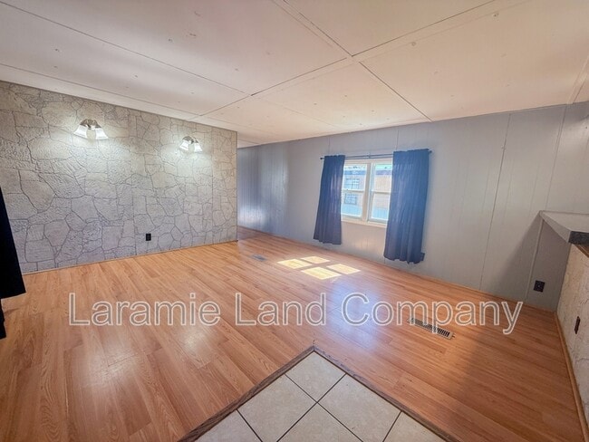 Building Photo - 2166 W Wyoming Ave