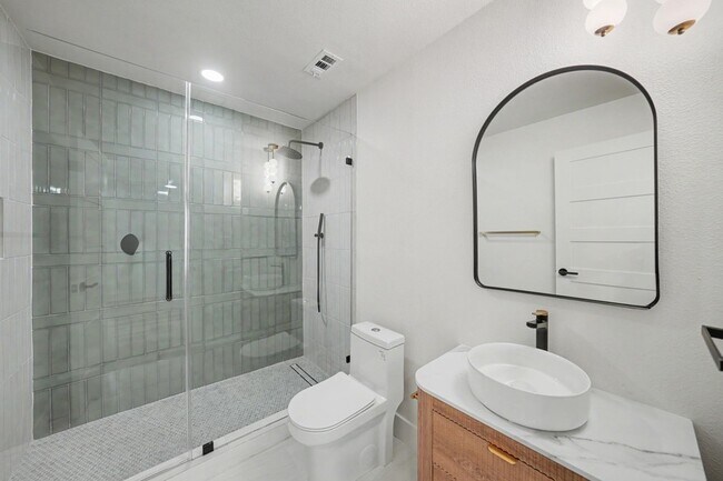 Building Photo - 4001 Bullock Dr