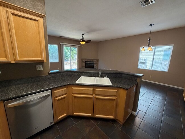 Building Photo - Beautiful Home in Cresleigh Ranch Village