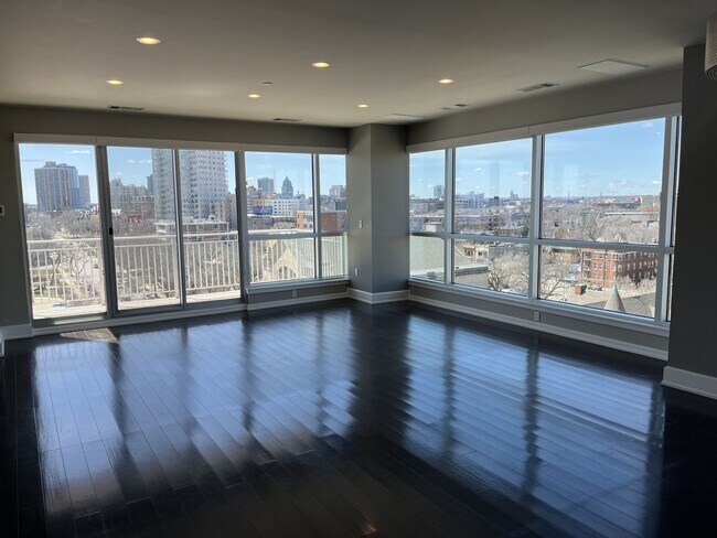 Building Photo - Spectacular 3 Bedroom Condo for Rent