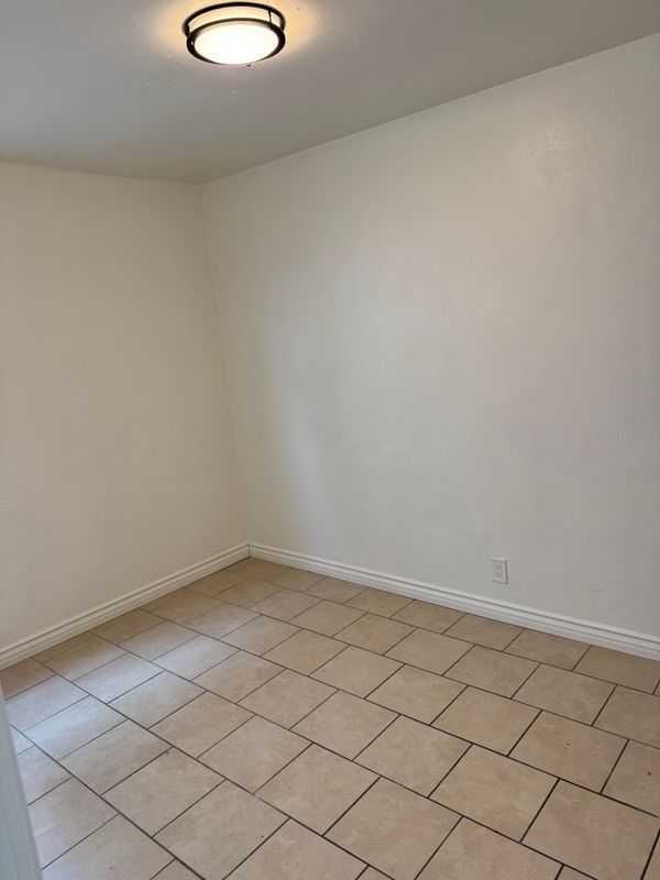 Building Photo - 220 N Rose Ave