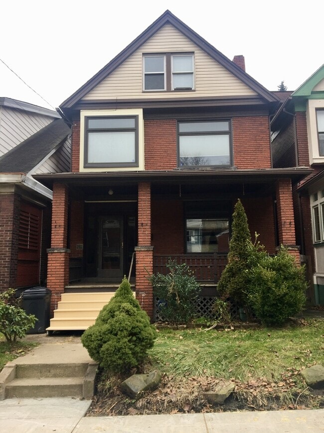Building Photo - 782 Loretta St