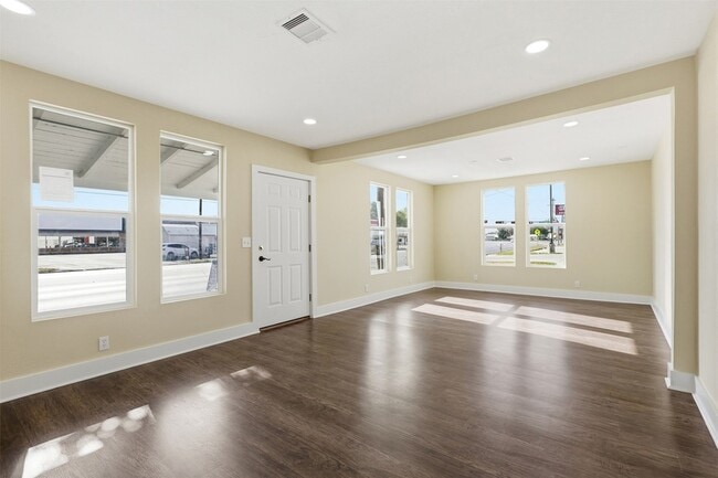 Building Photo - 1410 Fannin St