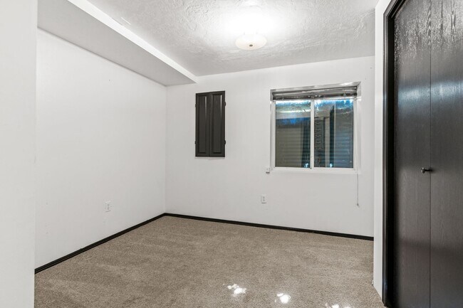 Building Photo - NorthEast Spokane Home - Beautifully Updated