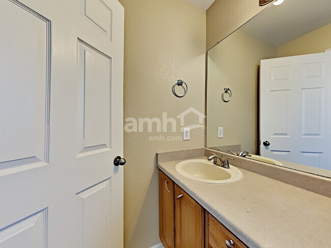 Building Photo - 4995 Fundy St