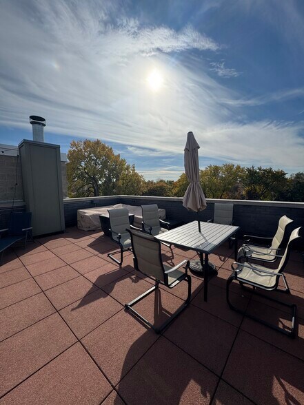 Building Photo - 2734 N Lincoln Ave