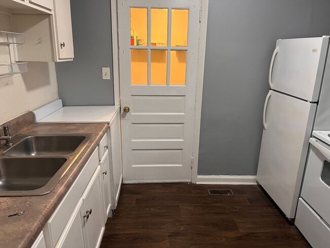 Building Photo - QUAINT 2 BEDROOM MINUTES FROM DOWNTOWN RALEIGH!