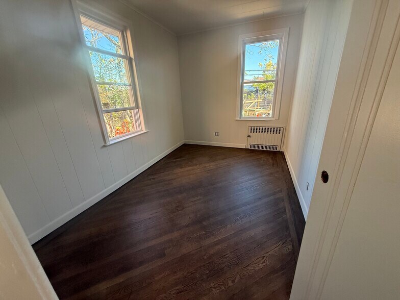 Building Photo - 2123 E 15th St