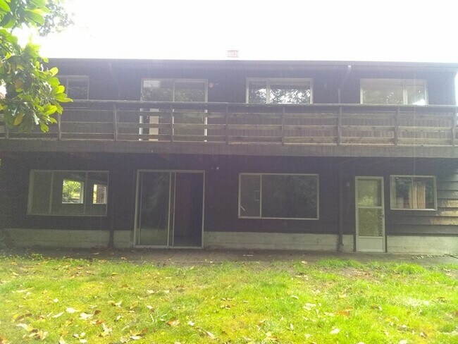 Building Photo - 4915 SW Walker St