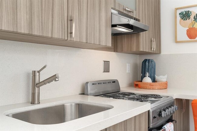 Building Photo - 620 NE 2nd Ct