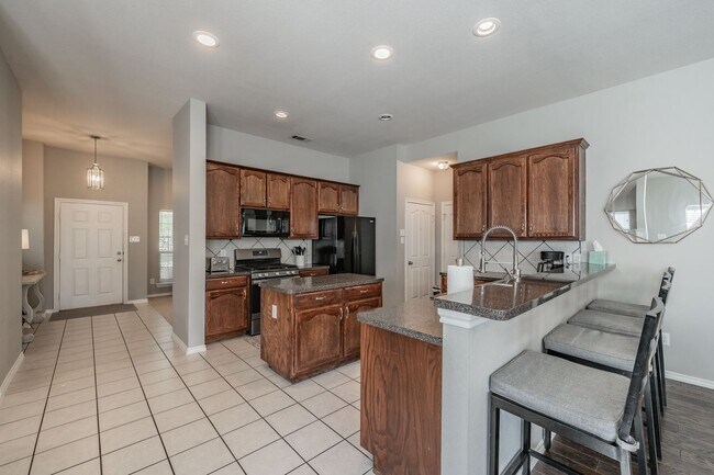 Building Photo - The Best in Texas: 3Bed/2Bath w/Spacious Ensuite