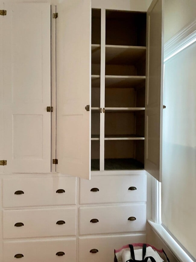 Building Photo - 268 Guy Park Ave