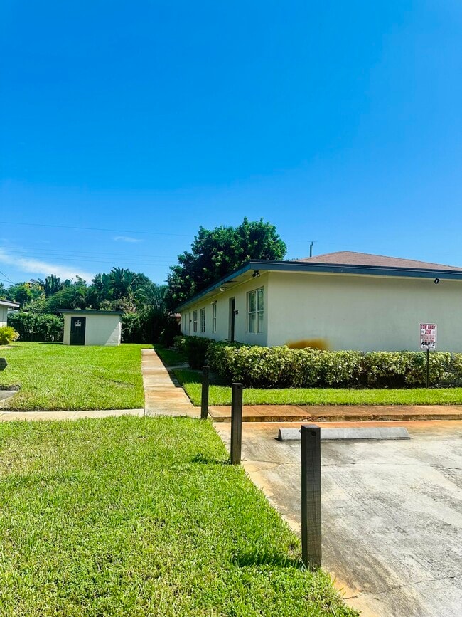 Building Photo - 9305 Sunrise Dr
