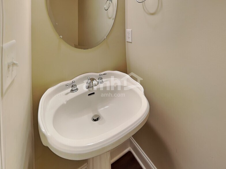 Building Photo - 1710 Springfield Village Ct