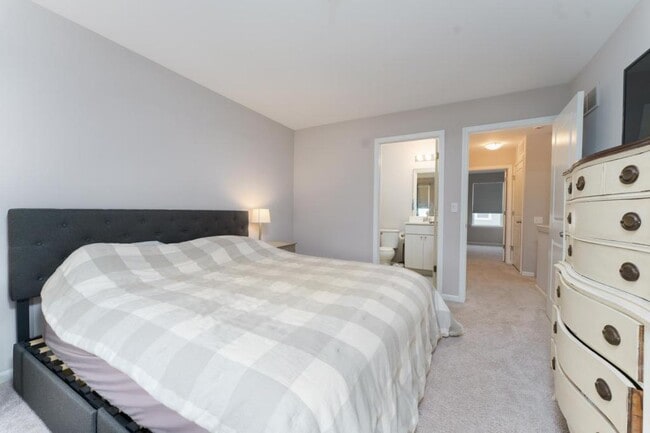 Building Photo - 197 Sean St