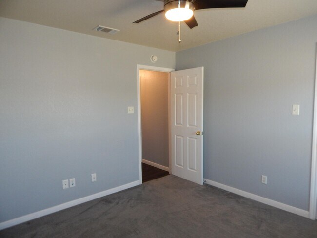 Building Photo - 106 Cedar Ridge Dr