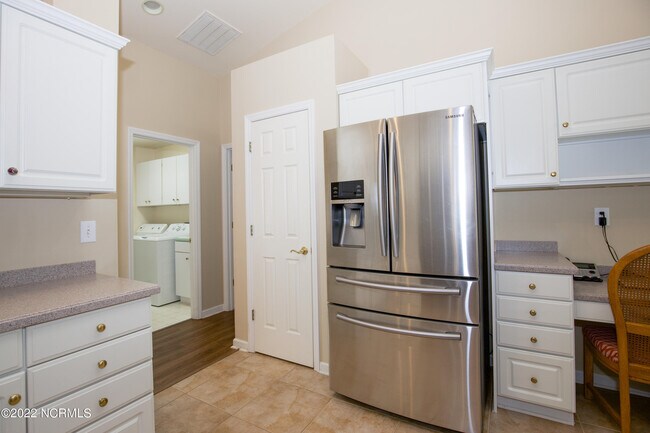 Building Photo - 127 Pine Lake Dr