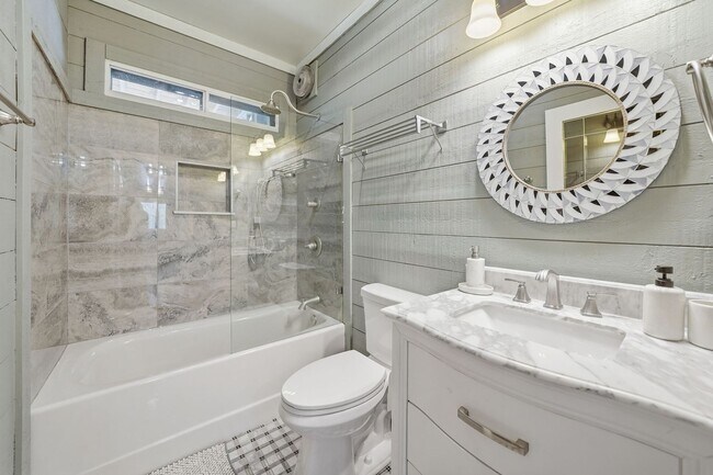 Building Photo - FULLY FURNISHED! Magnificent Panoramic Views!!