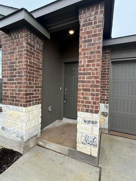 Building Photo - 216 Herald Dr