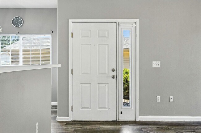 Building Photo - Immaculate Updated 2-Bedroom, 2-Bath Ground-Level Condo in Broomfield  - Miramonte Ranch