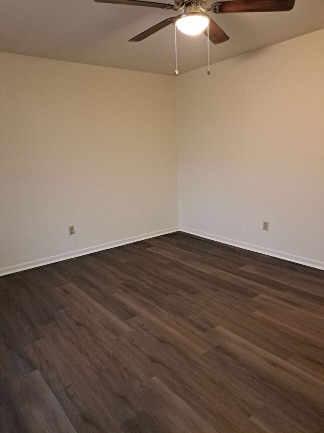 Building Photo - 1514 Kraft Ave