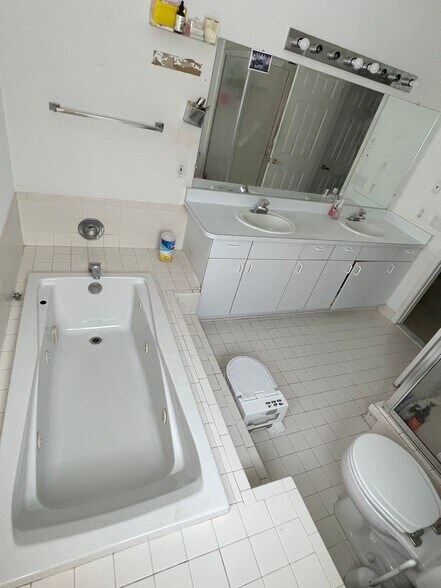 Building Photo - 1154 Bluebird Dr