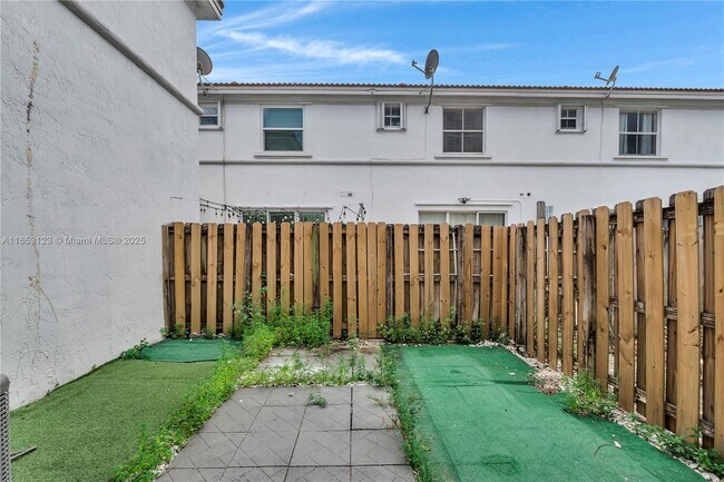 Building Photo - 4292 SW 156th Ave