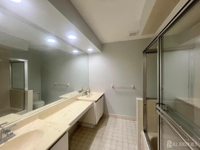 Building Photo - 507 Woodhaven Dr