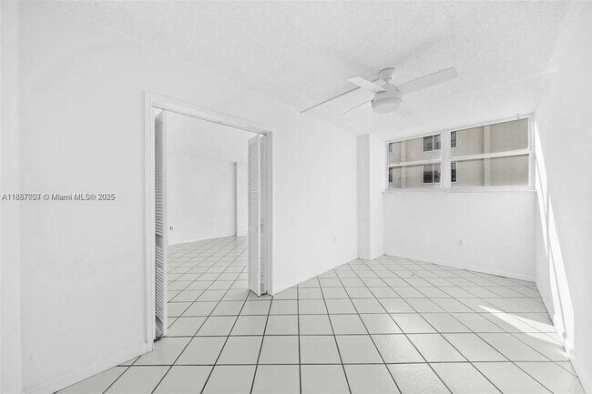 Building Photo - 1228 West Ave