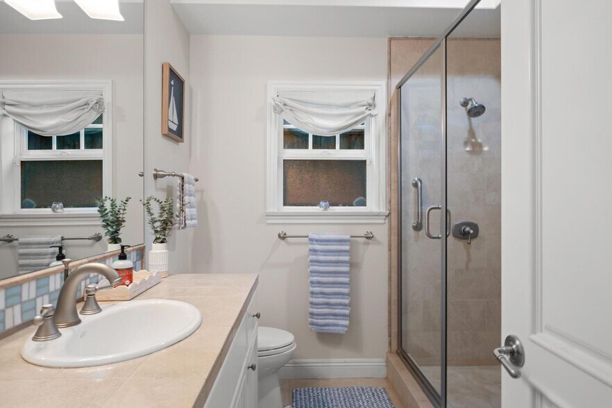 Building Photo - 3306 Highland Ave