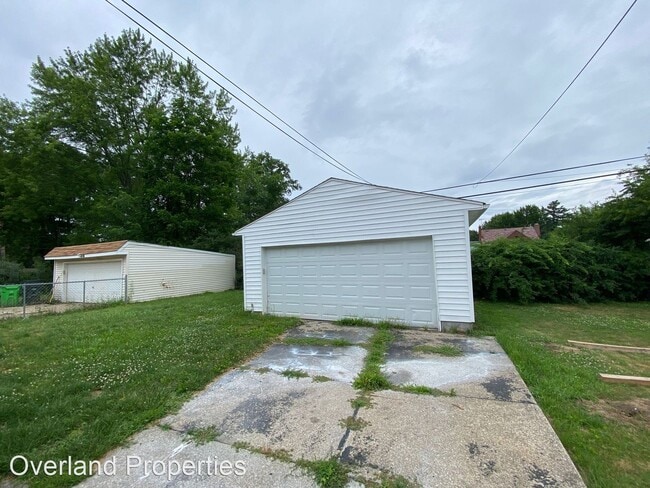 Building Photo - 3 br, 1 bath House - 19601 Sunset Dr