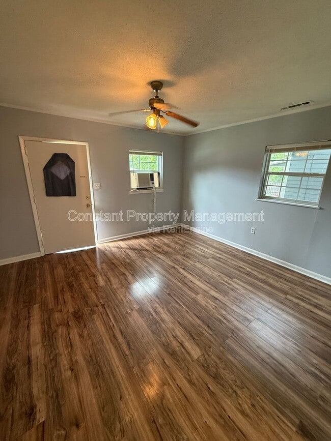 Building Photo - 1110 Dewey St