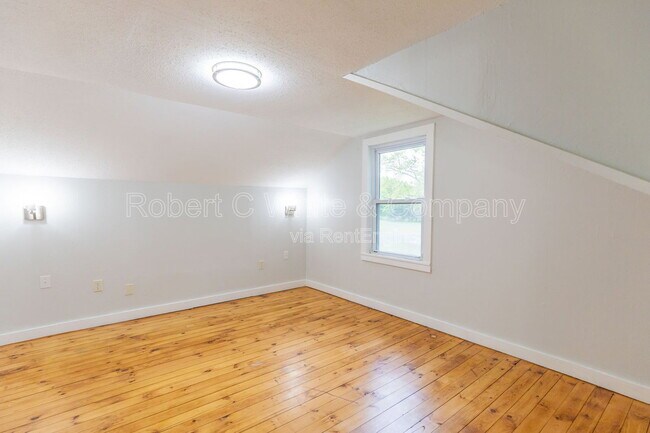 Building Photo - 257 Scantic Rd