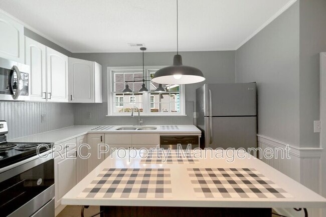 Building Photo - 204 S Hampton St