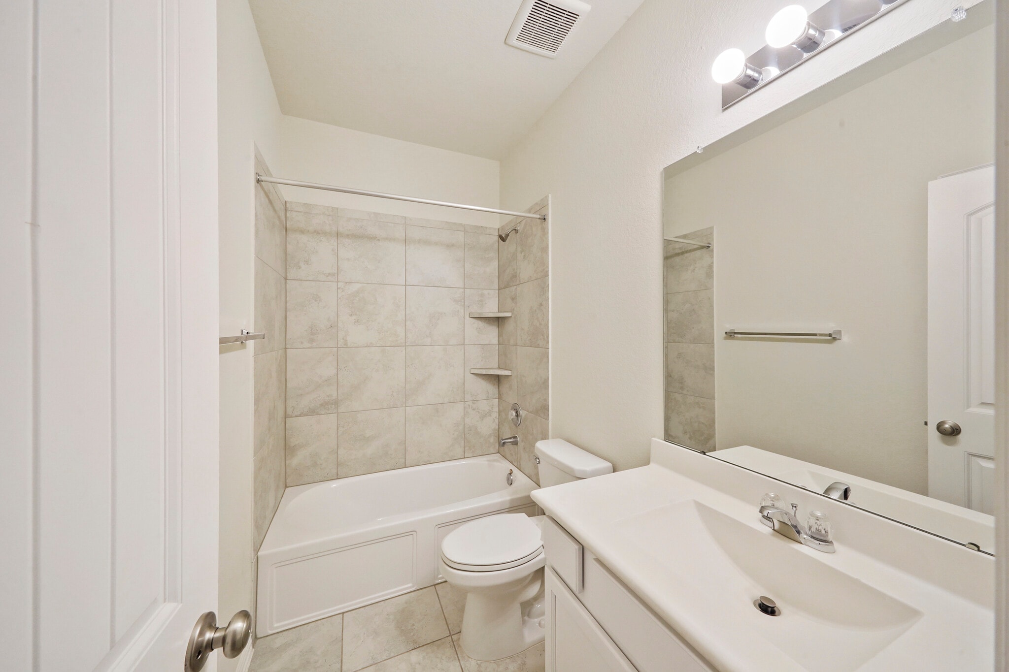 Building Photo - 27910 Augusta View Dr