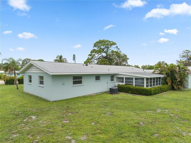 Building Photo - 1225 Casabella Dr