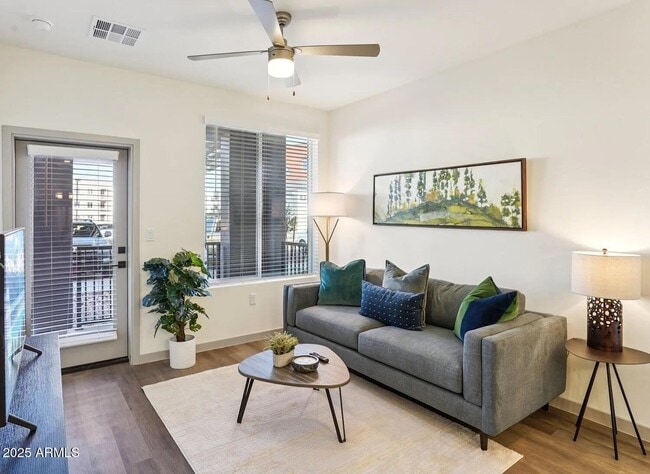 Building Photo - 1161 E O'Neil Dr