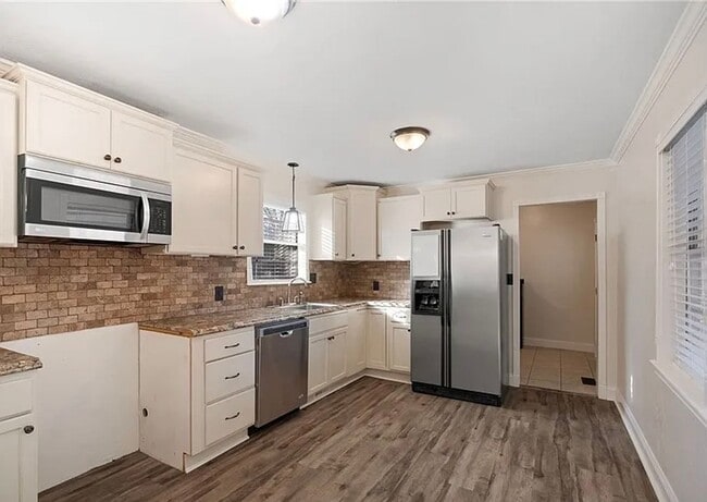 Building Photo - 3 bedroom 2 bath house
