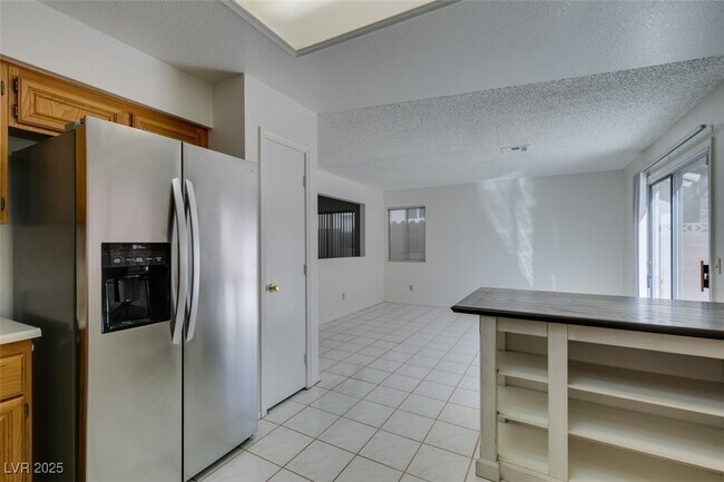 Building Photo - 1101 E Adelman Dr