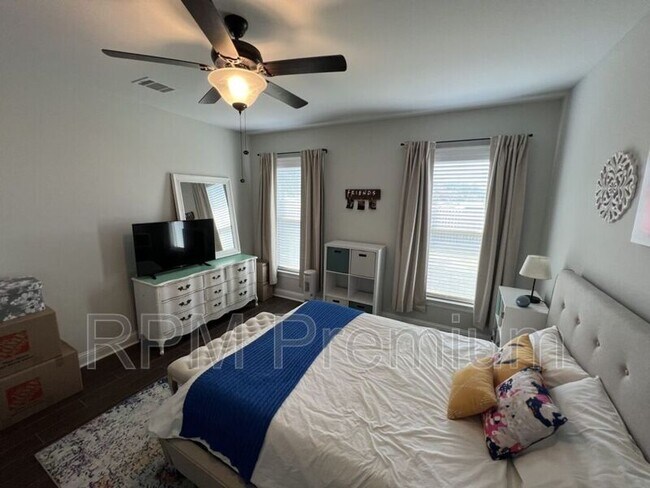 Building Photo - 14401 Sterling Oaks Dr