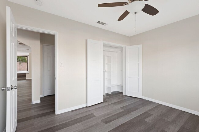 Building Photo - Gorgeous 4-Bedroom Pool Home South of the ...